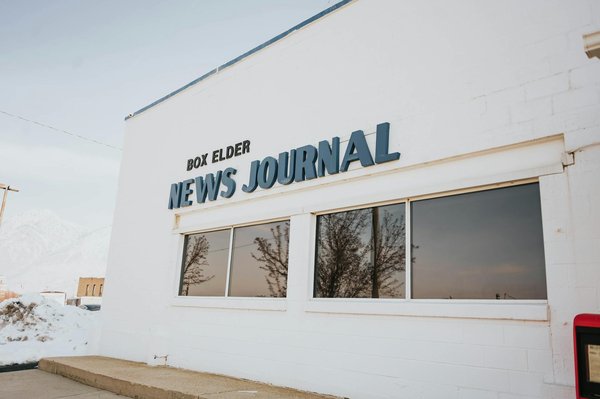 How can you incorporate vintage elements into modern UK interiors?